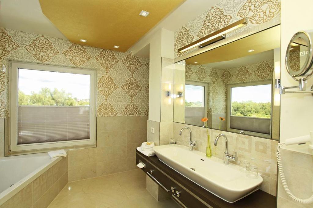 Hotel Warnow Росток Экстерьер фото