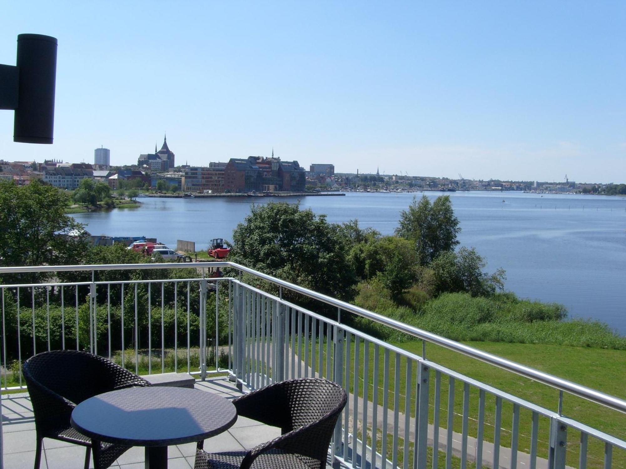 Hotel Warnow Росток Экстерьер фото