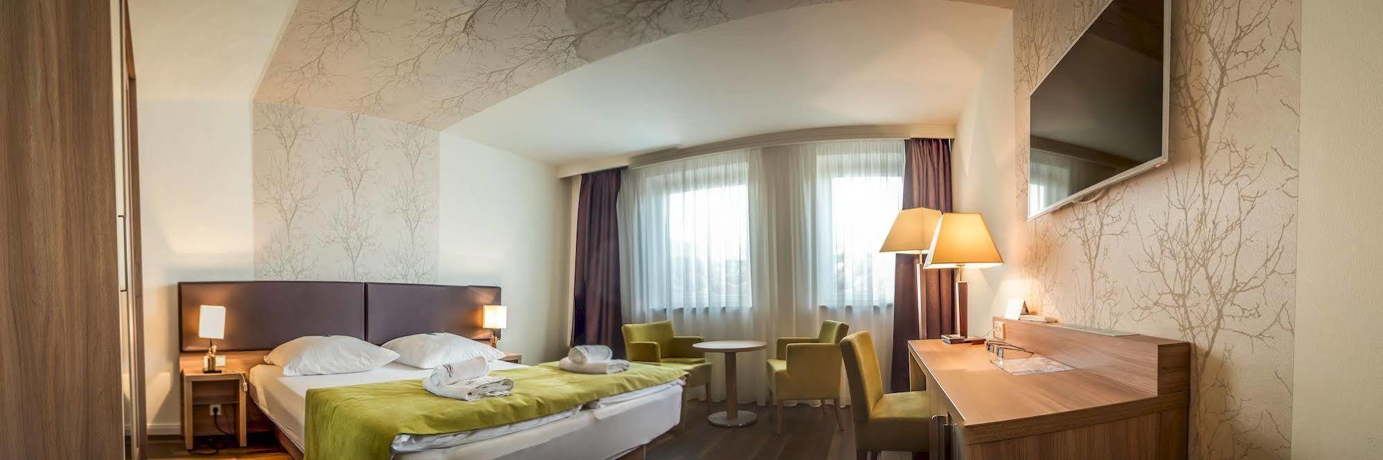 Hotel Warnow Росток Экстерьер фото