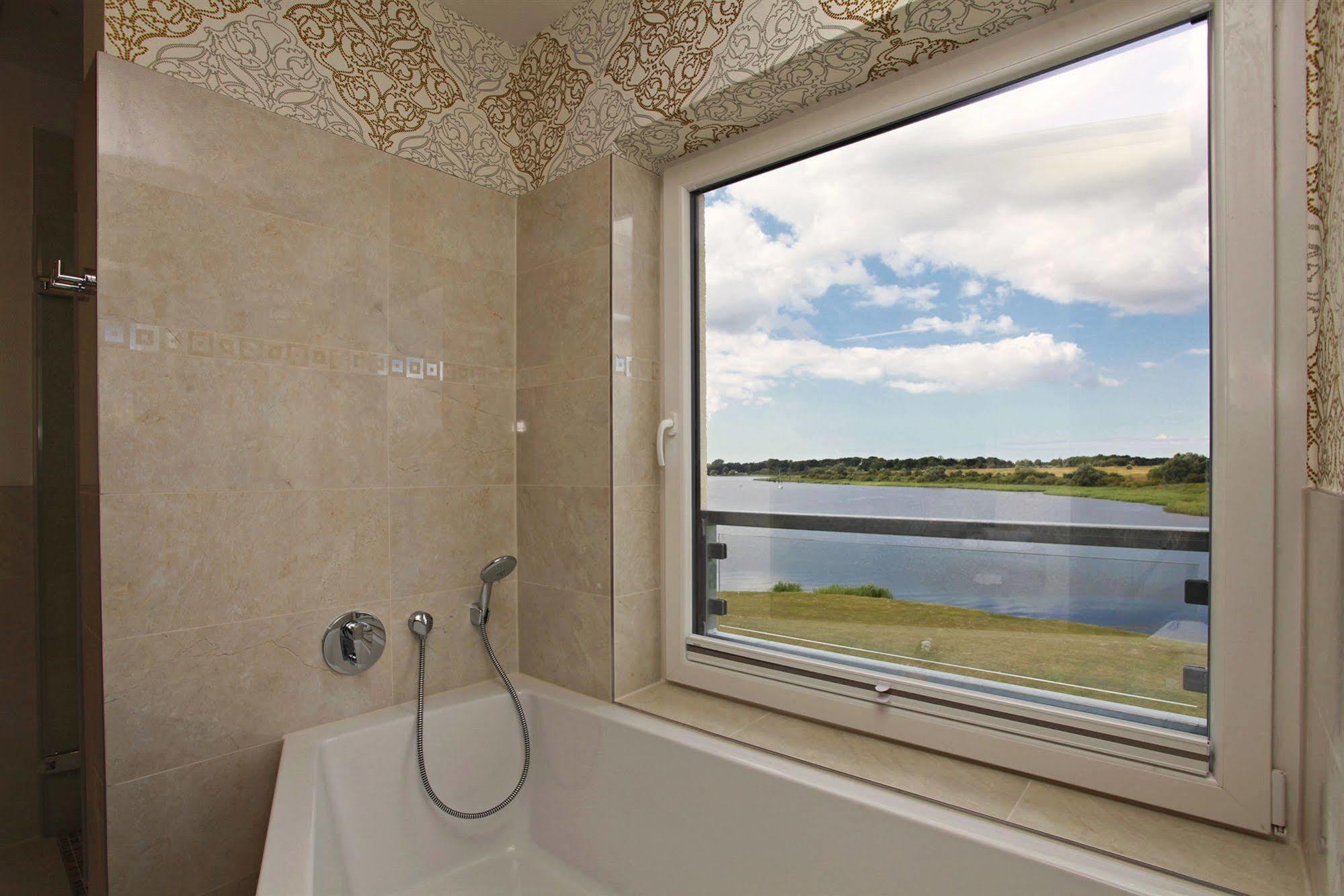 Hotel Warnow Росток Экстерьер фото