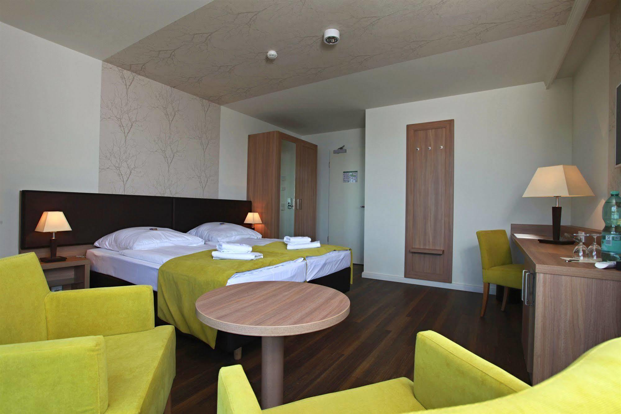 Hotel Warnow Росток Экстерьер фото