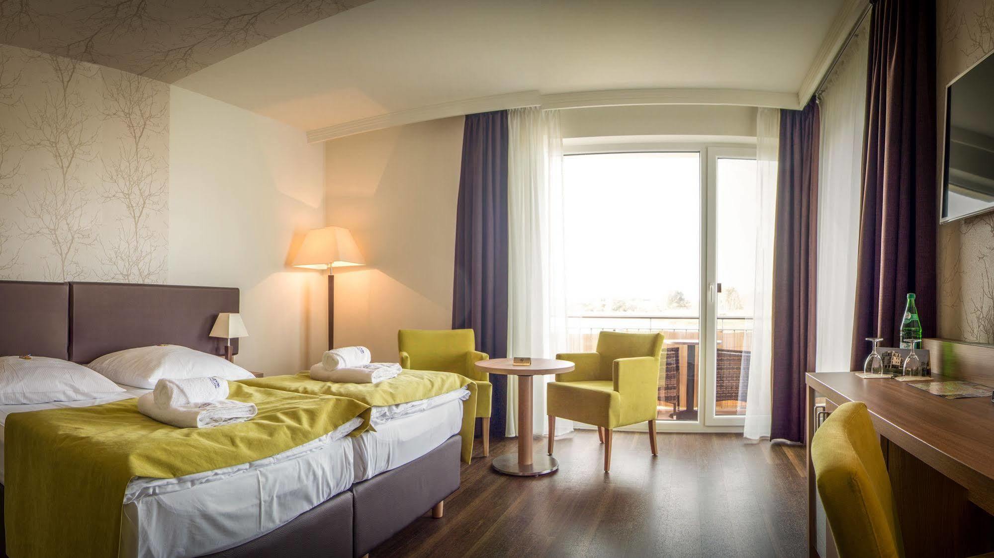 Hotel Warnow Росток Экстерьер фото