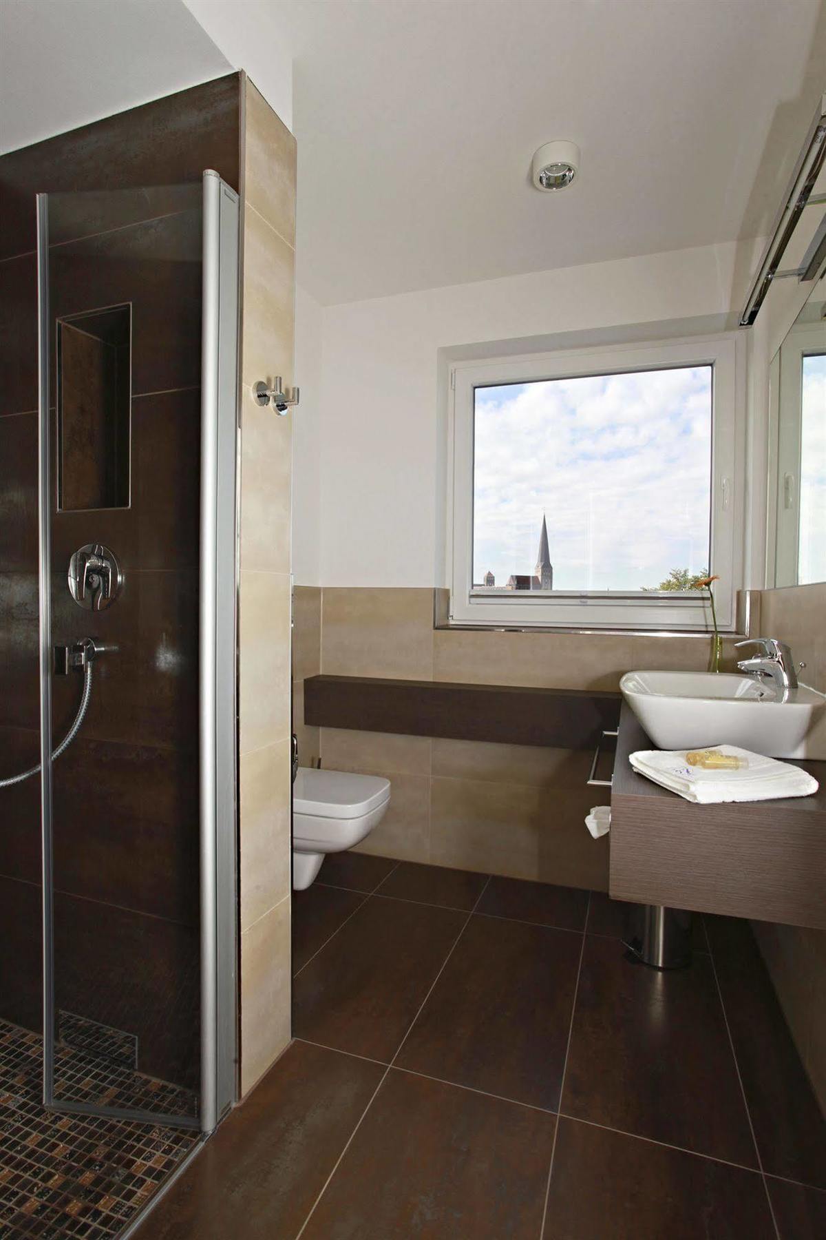Hotel Warnow Росток Экстерьер фото
